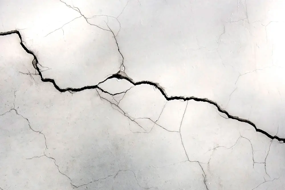 Concrete crack - chasing and solutions